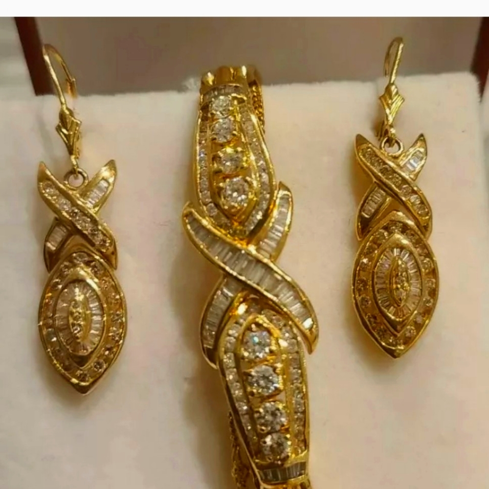 18k YG Diamond Earrings And Bracelet Set.